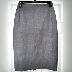 BURBERRY vintage Gray Women's pencil Skirt. Made in Italy!  Size I 40/US 4 VGUC
